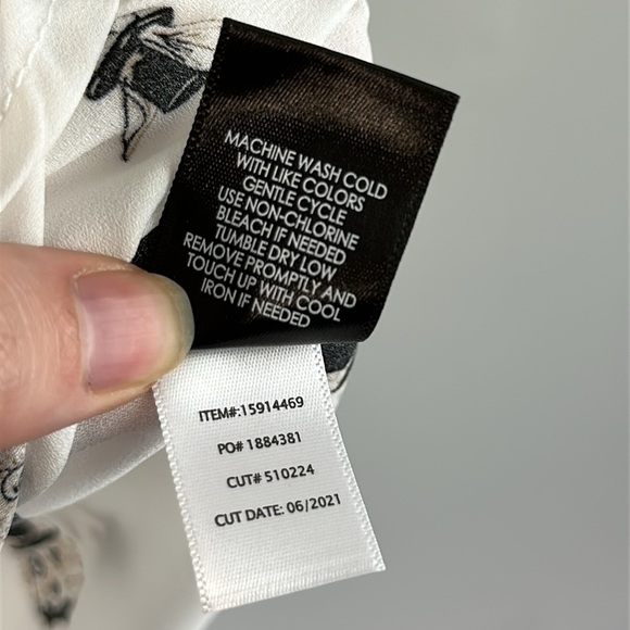 Torrid Madison Georgette Button Front Long Sleeve Shirt 2X Novelty Fox Rabbit - Picture 8 of 16